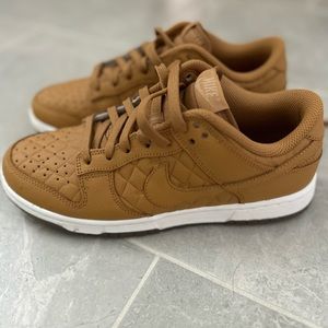 Women’s Nike Dunks. 8.5